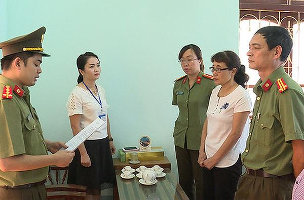 choang vang voi so tien can bo nhan de nang diem cho moi thi sinh o son la - 1