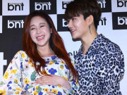 Giải trí - 44 tuổi mới lần đầu làm mẹ, nàng Hoa hậu vẫn muốn sinh 4 con cho chồng "đáng tuổi cháu"