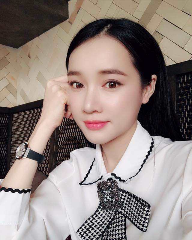 Trường Giang khoe vợ Nhã Phương đẹp, không ngờ lại để lộ món trang sức đắt giá này - 4