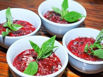 Ăn tiết canh lòng lợn, người đàn ông tử vong
