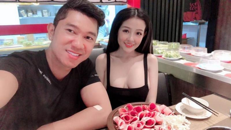 Về phía Lương Bằng Quang, nhạc sĩ 37 tuổi khiến nhiều người sốc khi đăng tin tuyển vợ vào ngày 29.5 vừa qua. Lý do khiến anh làm điều này vì chỉ còn 3 năm nữa, nhạc sĩ họ Lương sẽ bước sang tuổi 40.
