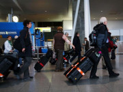 Clip Eva - Lật tẩy thủ đoạn trộm túi xách cực kỳ tinh vi ở sân bay