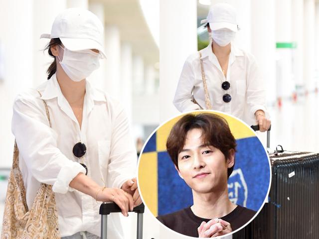 Song Hye Kyo mệt mỏi xuất hiện, gây sốt nhất là tay đeo chiếc nhẫn lạ không phải nhẫn cưới