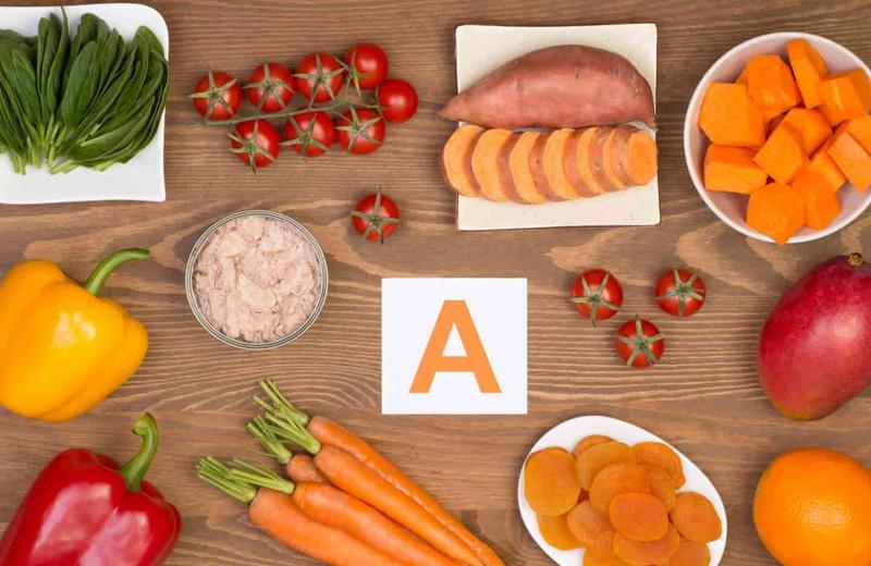 Vitamin A có vai trò quan trọng trong việc sản xuất Hemoglobin trong máu từ đó giúp làn da trở nên hồng hào, sáng khỏe. Bên cạnh đó nếu mẹ bầu có làn da thô ráp ăn nhiều thực phẩm chứa vitamin A sẽ giúp cải thiện tình trạng làn da, da mịn có độ bóng.
