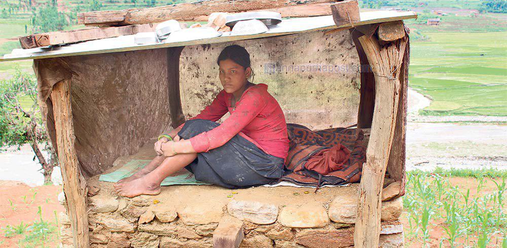 ky quac tuc le duoi phu nu ra khoi nha khi “den thang” o nepal - 10