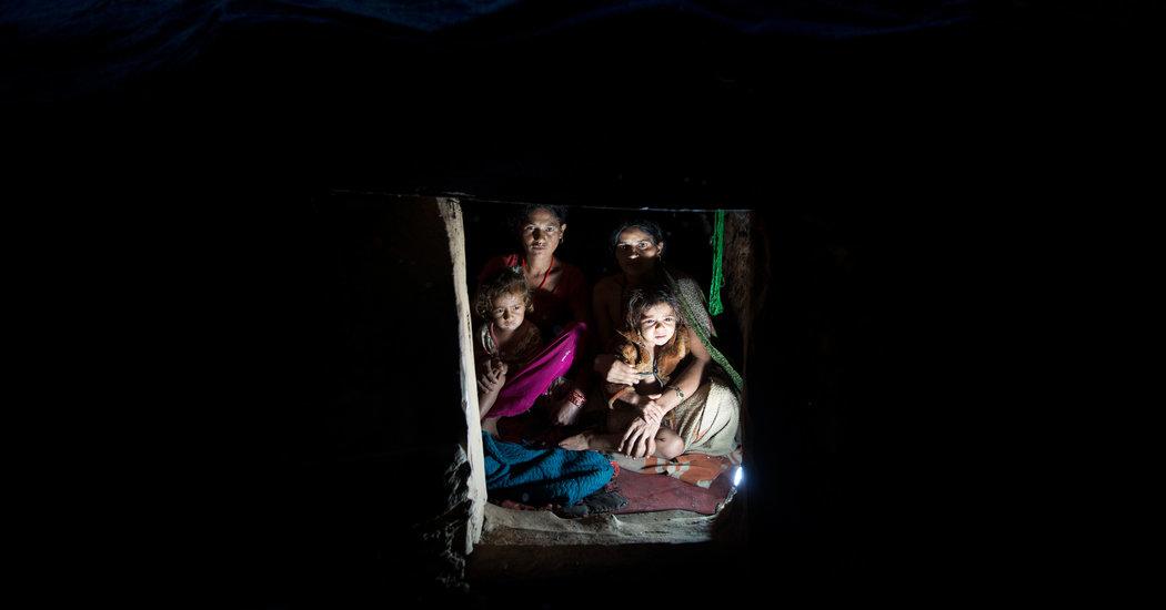 ky quac tuc le duoi phu nu ra khoi nha khi “den thang” o nepal - 2