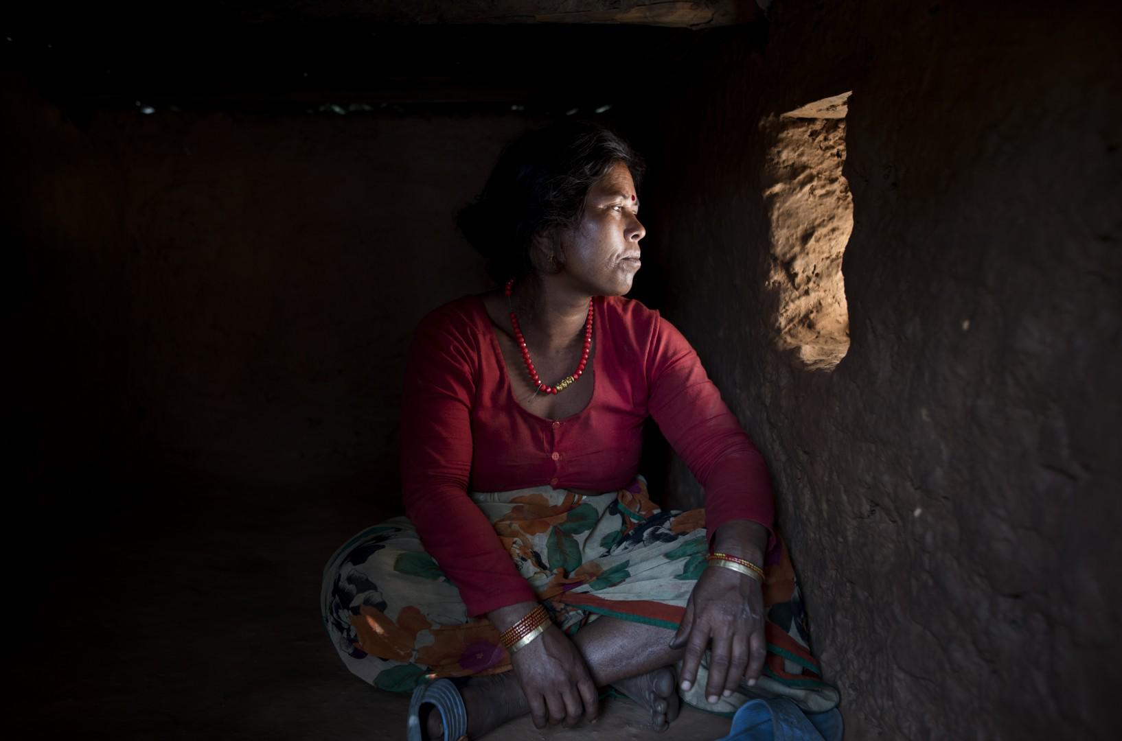 ky quac tuc le duoi phu nu ra khoi nha khi “den thang” o nepal - 6