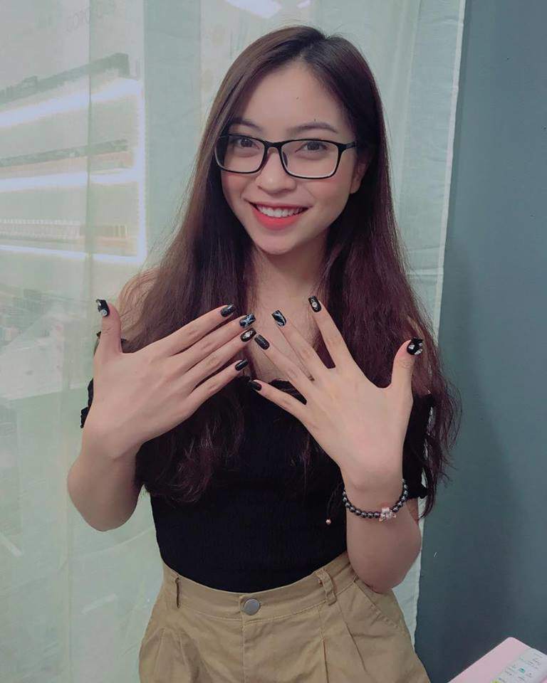 Bạn gái Quang Hải trở về phong cách sexy, mê diện nhất là đồ hở vai gợi cảm - 15