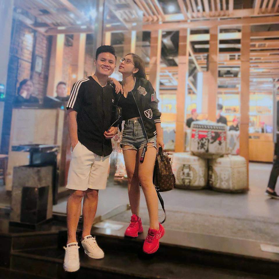 Bạn gái Quang Hải trở về phong cách sexy, mê diện nhất là đồ hở vai gợi cảm - 6