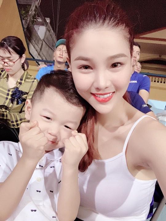 Cưới cầu thủ bị HLV Park amp;#34;bơamp;#34;, người mẫu từng được Khắc Tiệp cưng giờ bụng bầu bán trái cây - 8
