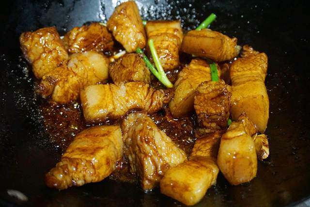 Kho thịt đừng nên chần qua ngay, chỉ cần làm thêm trước bước này, thịt béo nhưng không ngấy - 2