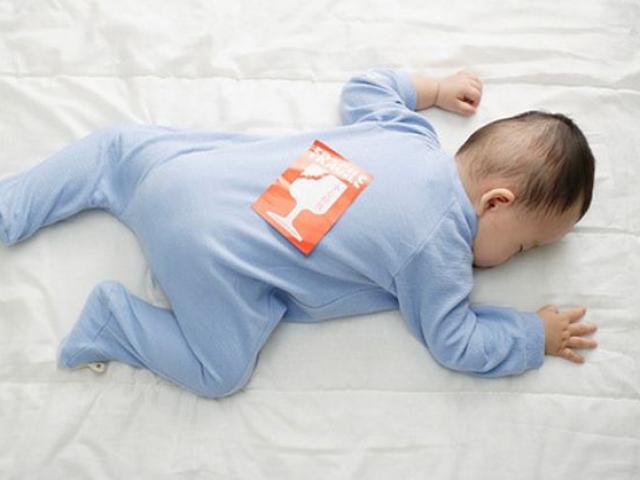 Đứa trẻ 9 tháng tuổi đột tử trong tư thế ngủ nhiều trẻ mắc sau khi uống sữa