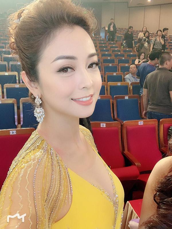 jennifer pham len mxh than tho chuyen tang can, nhung bat ngo hon la phan ung cua dan mang - 4