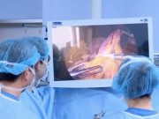 Sức khỏe - Cô gái phải cắt dạ dày vì tăng cân “phi mã” do ăn quá nhiều xúc xích, đồ ăn nhanh