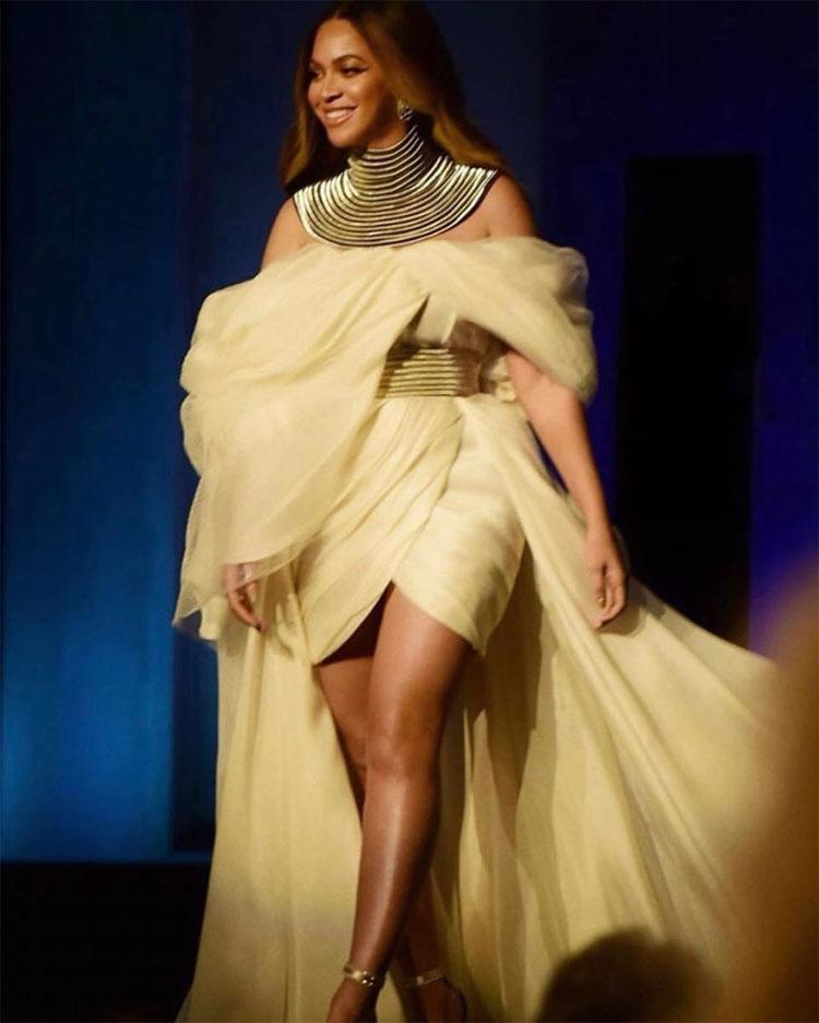 Thật bất ngờ, Nữ hoàng giải trí thế giới Beyoncé diện trang phục của NTK Việt Nam - 3