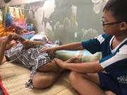 Tin tức - Mẹ ung thư nằm viện, con trai ngày ăn nhờ hàng xóm, tối ngủ nhờ nhà thầy giáo