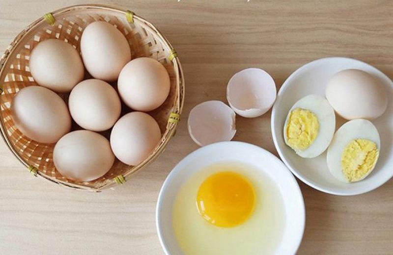 Trứng cũng là một nguồn bổ sung axít folic rất tốt, ngoài ra nó còn chứa nhiều protein và khoáng chất cần thiết trong thai kỳ.
