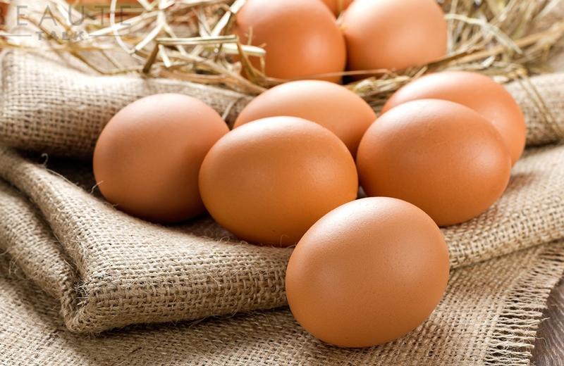Trung bình một quả trứng gà cung cấp cho mẹ khoảng 25 mg axit folic.
