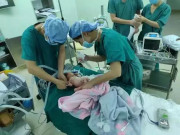 Sức khỏe - Bụng bé gái bỗng phình to sau uống sữa, cha mẹ cảnh giác nếu thấy con đầy hơi sau ăn