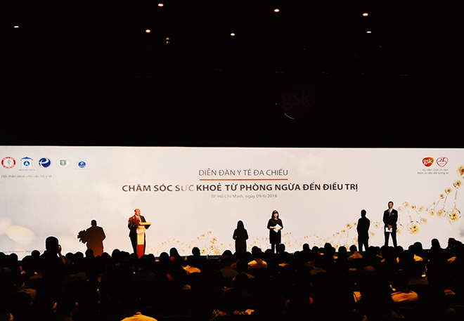 gsk cung cac hiep hoi y khoa to chuc dien dan y te da chieu ve cham soc suc khoe - 1