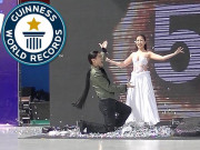 Clip Eva - Kinh ngạc với màn thay đồ nhanh nhất thế giới với 18 lần chỉ trong một phút