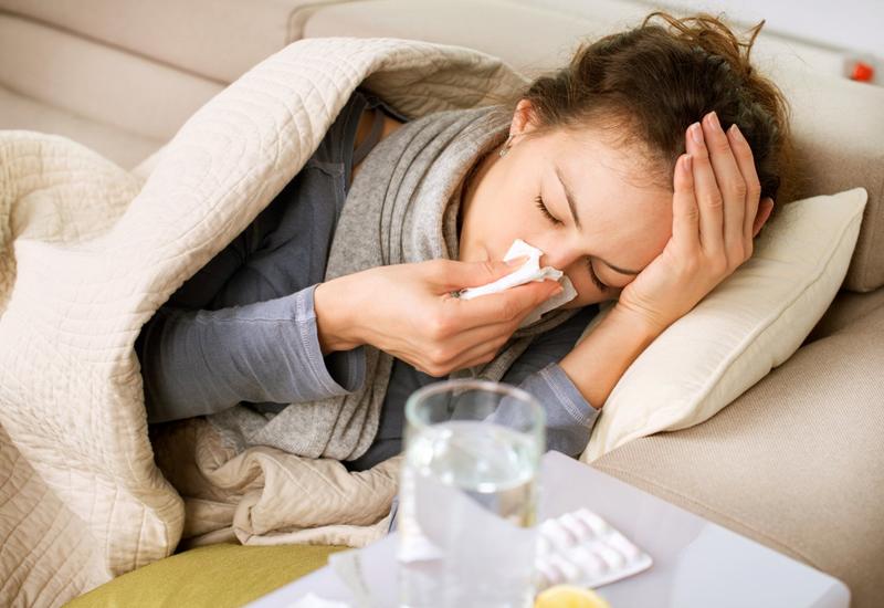 Vì vậy, người đang bị cảm cúm hay bị bệnh do virut thì khi thấy bất cứ triệu chứng nào cũng phải tránh xa bé.
