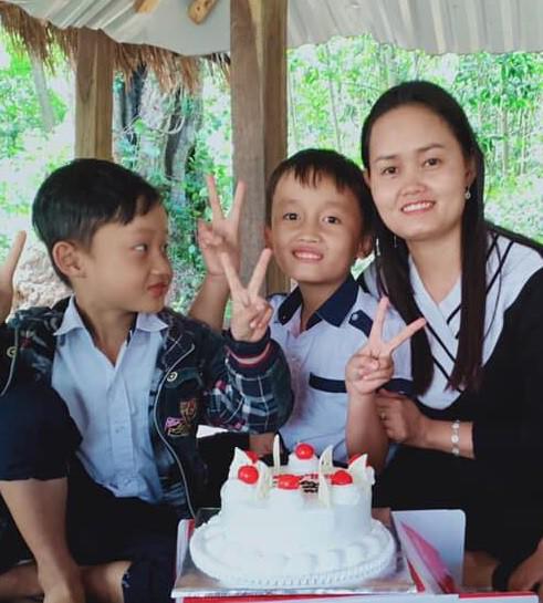 chong tam xang thieu song, me xinh dep bi bien dang mat, con gap lan dau ngat lim - 5