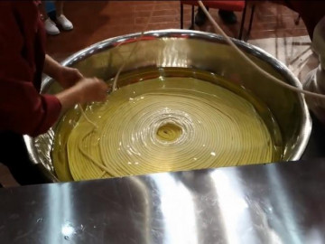 Quy trình sản xuất sợi mì dài hơn 3km đạt kỷ lục thế giới