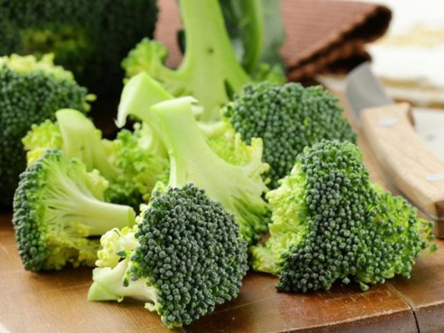 Đi ăn quán, nên tránh gọi 3 loại rau quen này vì rất bẩn, nhà hàng chưa chắc đã rửa