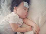Làm mẹ - Tổng hợp kiến thức cho mẹ về tình trạng trẻ sốt và trẻ sốt cao chân tay lạnh