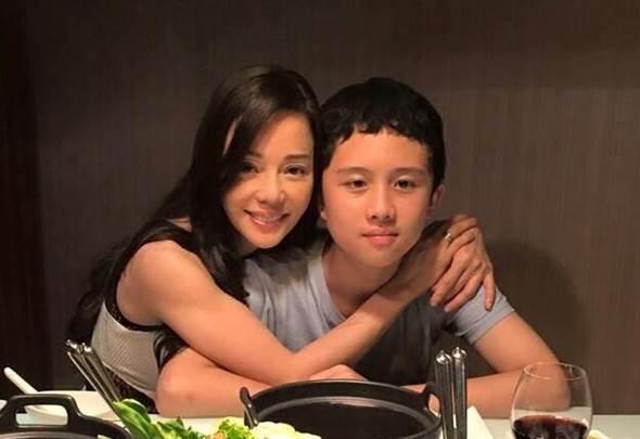 Nữ diễn viên thích làm gái U18, ngủ cùng con 15 năm và thảm kịch con gặp khi lớn - 3