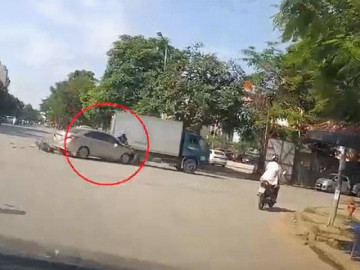 Bị kẹt giữa 2 ô tô sau va chạm, thanh niên thoát chết ở vị trí không ngờ