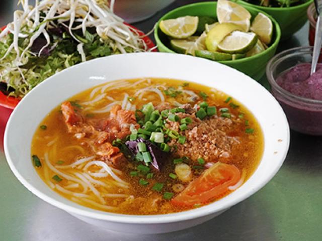 Những quán ăn đông nghịt khách ở phố núi Đà Lạt