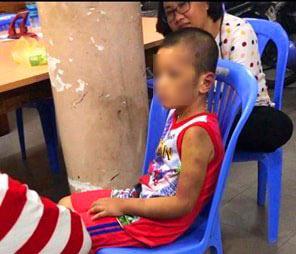 me va ban tinh dong tinh bao hanh con: be bi tra tan hang ngay bang tay chan, can choi - 2