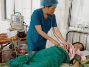 Bà bầu - Mẹ bầu 39 tuần nhập viện vì bị choáng, bác sĩ hốt hoảng thấy thai "rơi" ra ngoài tử cung