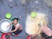 Tin tức - Kênh Youtube đạt 20.000 lượt theo dõi, thanh niên ăn mừng bằng cách đổ cả thau trứng lên đầu mẹ