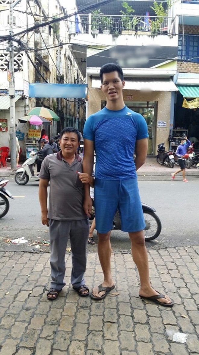 Bức ảnh sốc nhất từ trước đến nay của Trấn Thành: Dân mạng tò mò danh tính người khổng lồ - 4