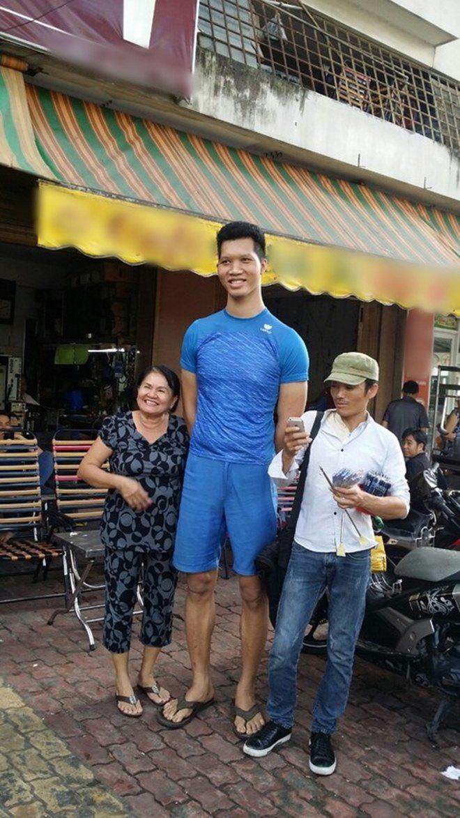 Bức ảnh sốc nhất từ trước đến nay của Trấn Thành: Dân mạng tò mò danh tính người khổng lồ - 5