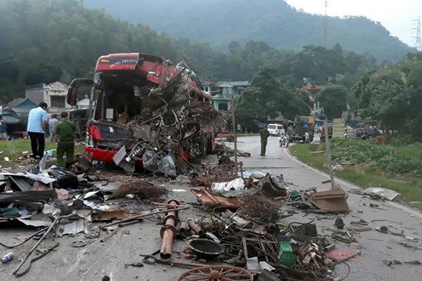 Xe giường nằm gặp tai nạn kinh hoàng trong đêm, 41 người thương vong - 1