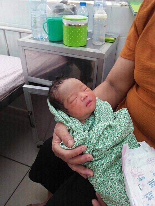 Con trai duy nhất qua đời, vợ chồng U60 Hà Nội liều lĩnh mang thai ở tuổi mãn kinh - 2