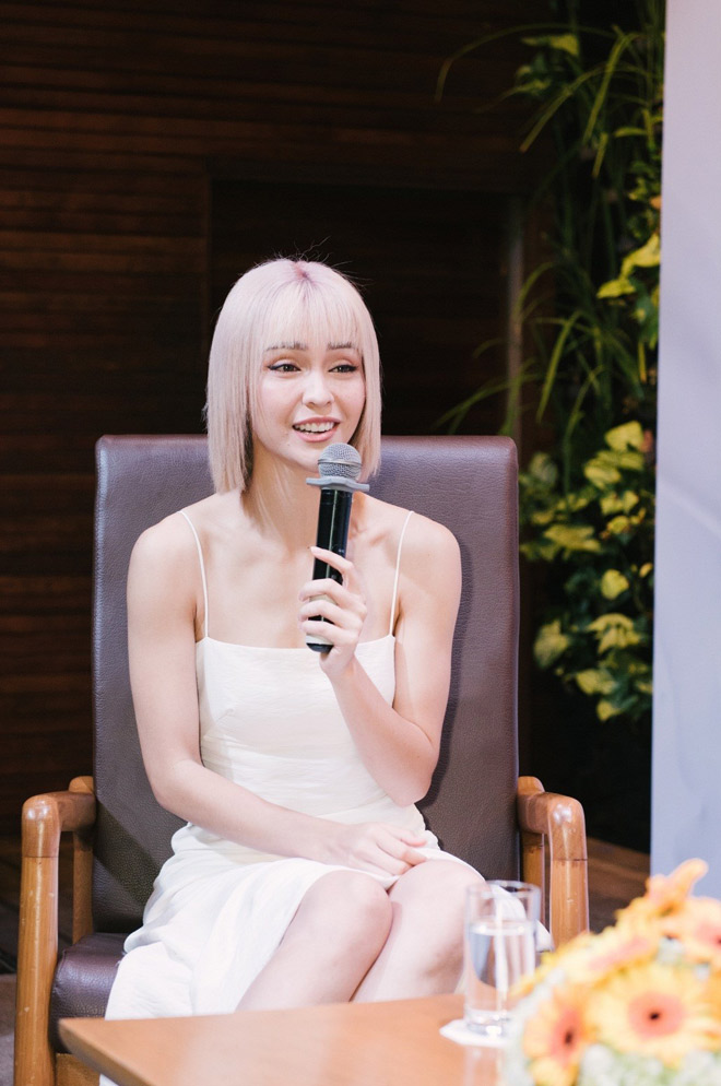 Mâu Thuỷ, Hiền Hồ khoe làn da căng bóng tại “ngôi nhà của vẻ đẹp đích thực” - 6