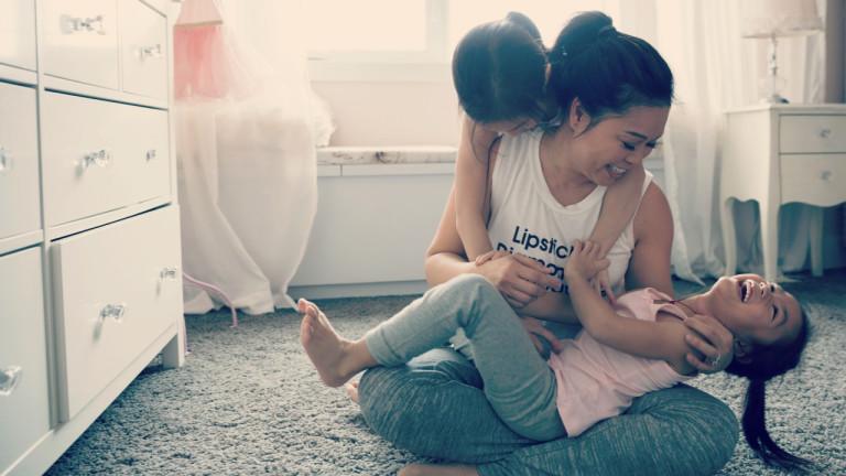 Bố mẹ hay cù lét cho trẻ cười sẽ rùng mình, dừng tay khi biết sự thật này - 1