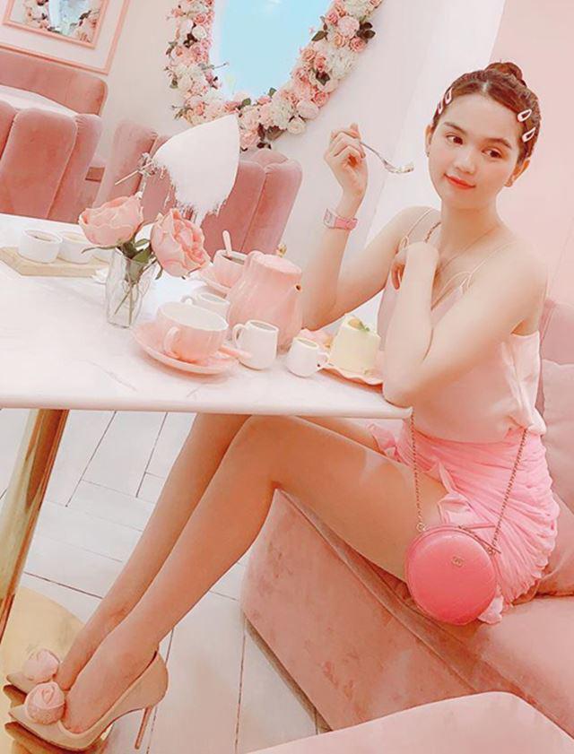Thì ra Ngọc Trinh rất thích gam màu amp;#34;cẩm hườngamp;#34; này, mạnh tay chi bạc tỷ để mua nguyên set - 8