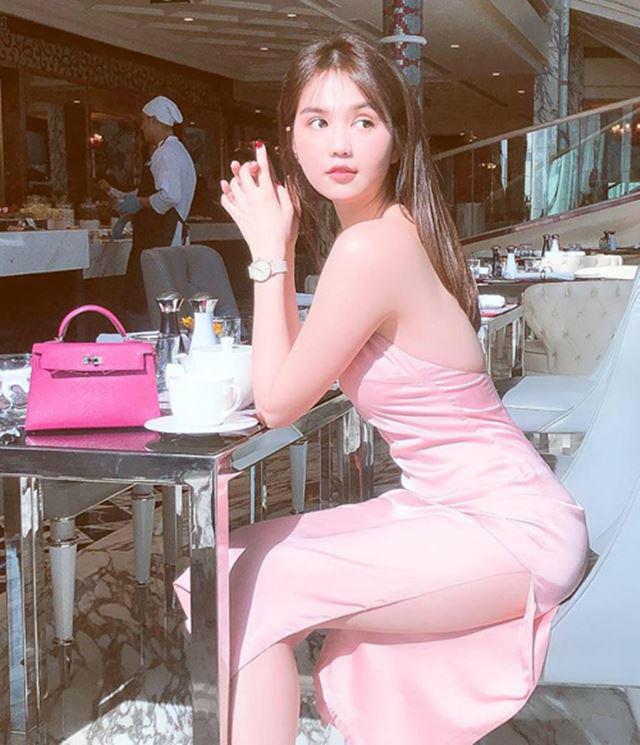 Thì ra Ngọc Trinh rất thích gam màu amp;#34;cẩm hườngamp;#34; này, mạnh tay chi bạc tỷ để mua nguyên set - 12