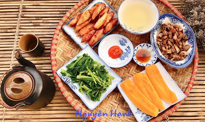 Không chỉ nấu ngon, mà chị Hạnh còn để ý đến cả việc bày biện món ăn trên mâm thế nào cho hợp lý và bắt mắt.
