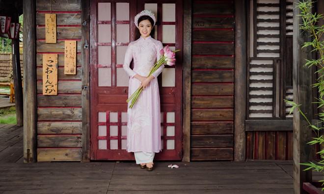 Á hậu Phương Nga và amp;#34;tình địch màn ảnhamp;#34; cùng làm mẫu của Ngọc Hân - 1