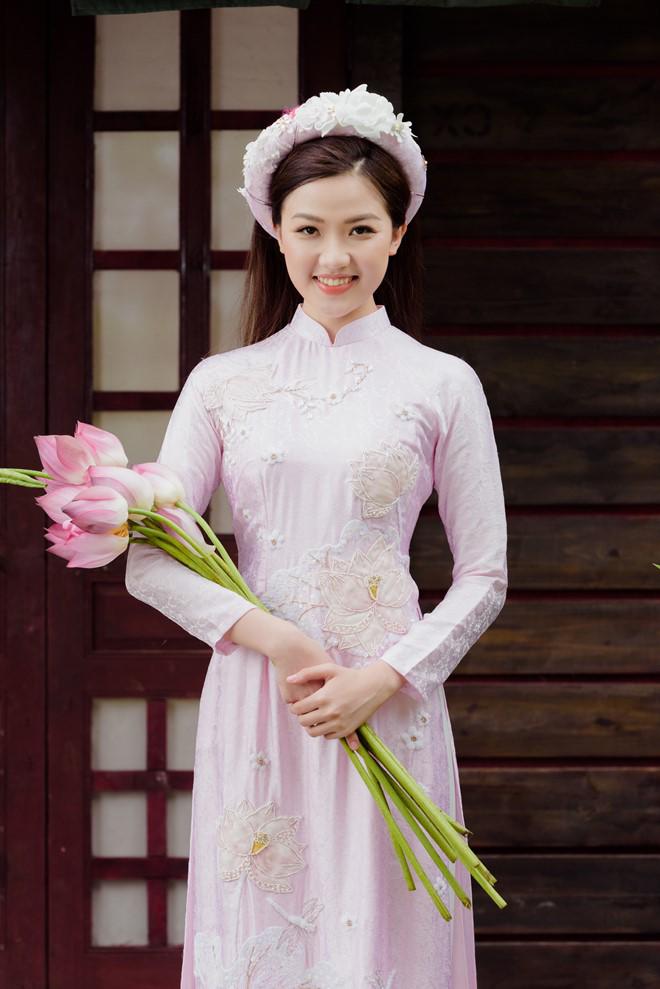 Á hậu Phương Nga và amp;#34;tình địch màn ảnhamp;#34; cùng làm mẫu của Ngọc Hân - 7