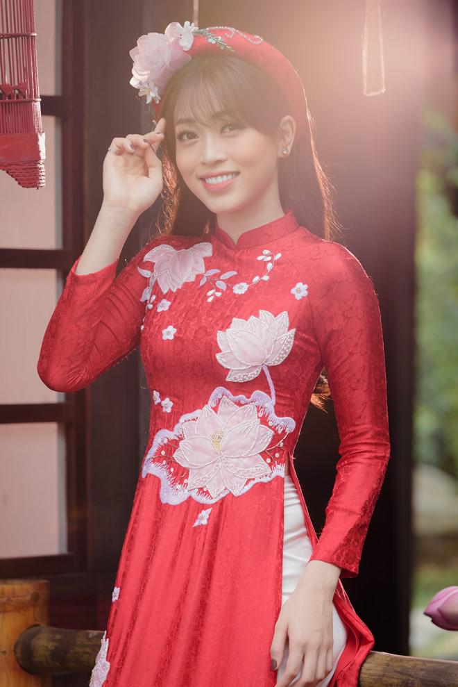 Á hậu Phương Nga và amp;#34;tình địch màn ảnhamp;#34; cùng làm mẫu của Ngọc Hân - 3