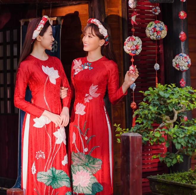 Á hậu Phương Nga và amp;#34;tình địch màn ảnhamp;#34; cùng làm mẫu của Ngọc Hân - 5