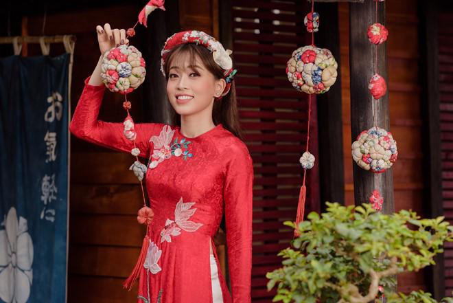 Á hậu Phương Nga và amp;#34;tình địch màn ảnhamp;#34; cùng làm mẫu của Ngọc Hân - 6